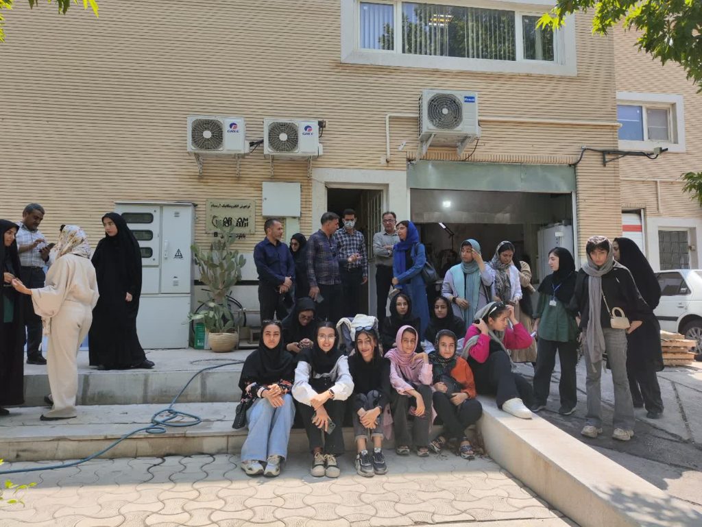 کارگاه تولیدی محصولات پزشکی آنهوما امروز میزبان افرادی با علاقه به رشته های هنری بود. این بازدید به عنوان فرصتی برای بررسی چالش ها و مهارت های مورد نیاز در صنعت پزشکی مطرح شد.