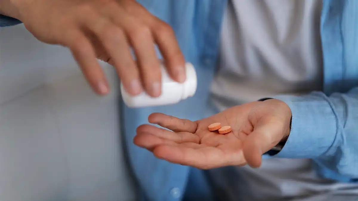 مراقبت‌های دارویی و بهداشتی پس از تخلیه روغن چشم