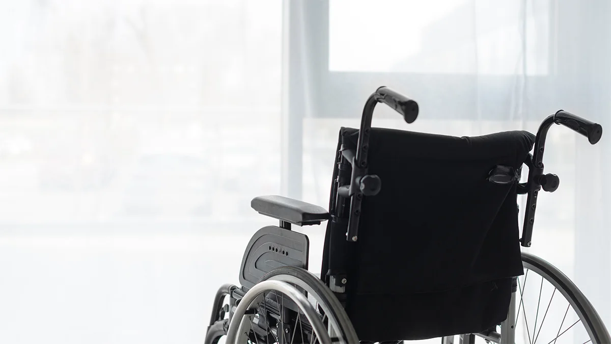 آموزش انتقال بیمار از ویلچر به تخت
