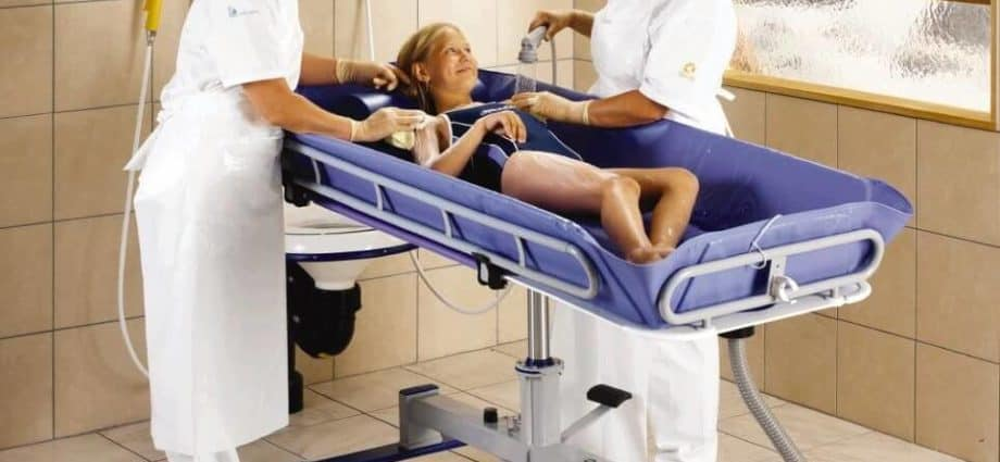 حمام کردن افراد مبتلا به زخم بستر