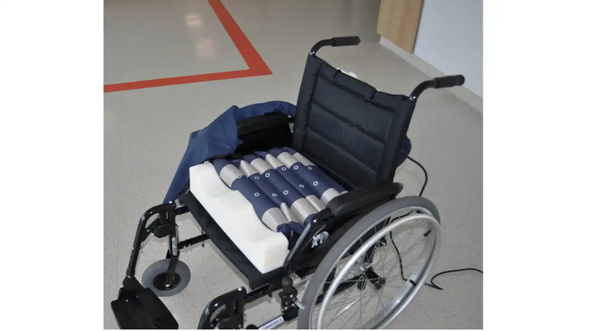 تاثیر تشک مواج ویلچر بر کاهش فشار استخوان دنبالچه و زخم