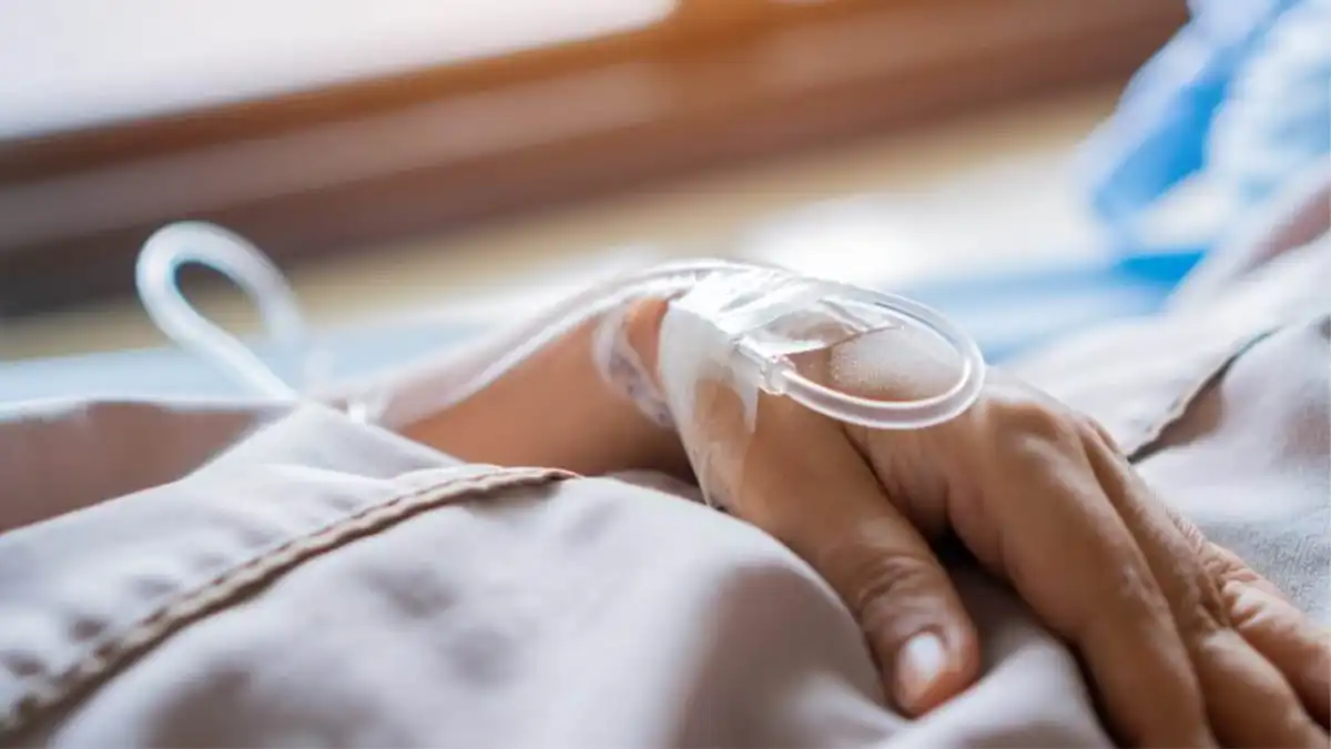 علت ورم دست بعد از شیمی‌درمانی چیست؟